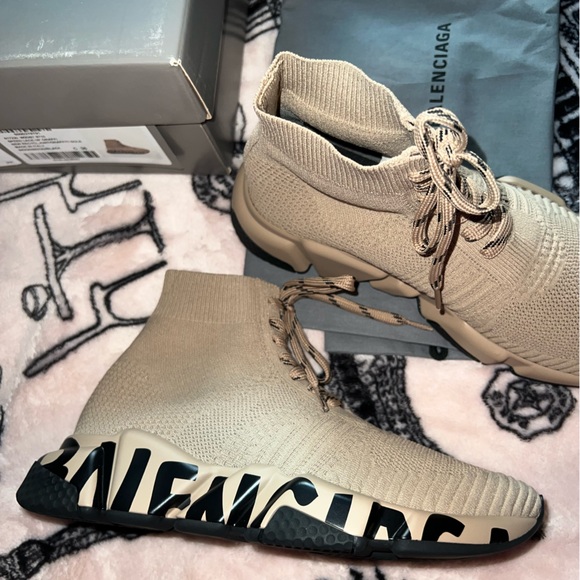 New BALENCIAGA Speed Trainers - Picture 3 of 8